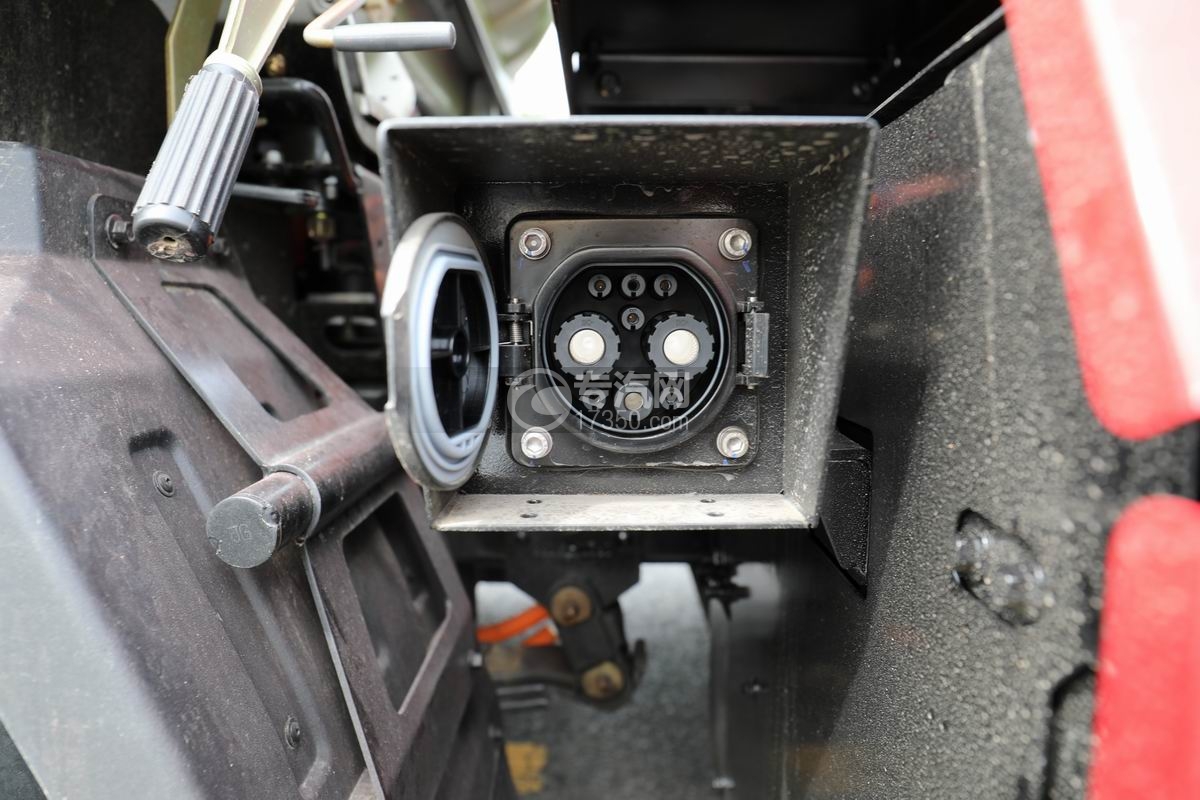 陜汽智云純電動勾臂垃圾車充電接口細節圖