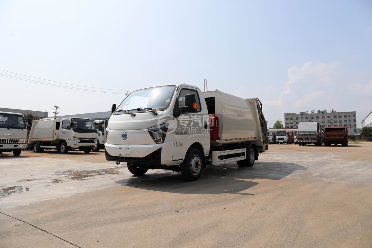 飛碟締途EF3純電動壓縮垃圾車左前45度圖