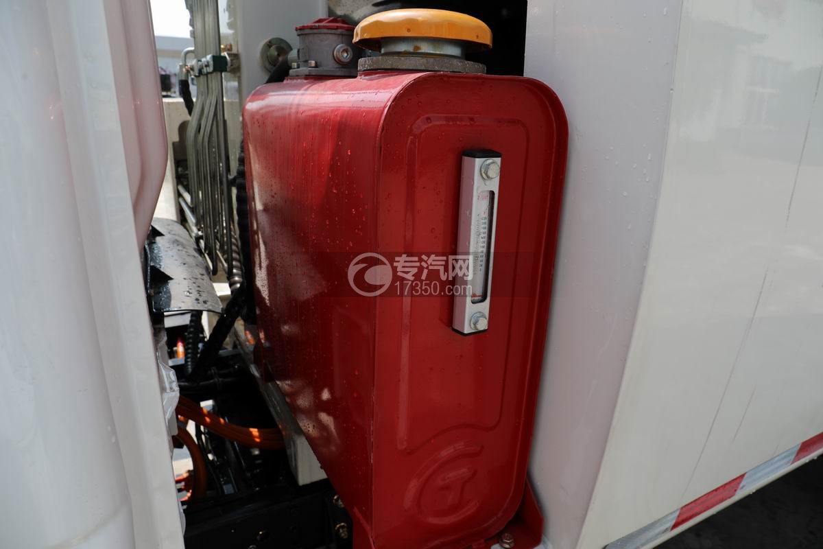 飛碟締途EF3純電動壓縮垃圾車液壓油箱