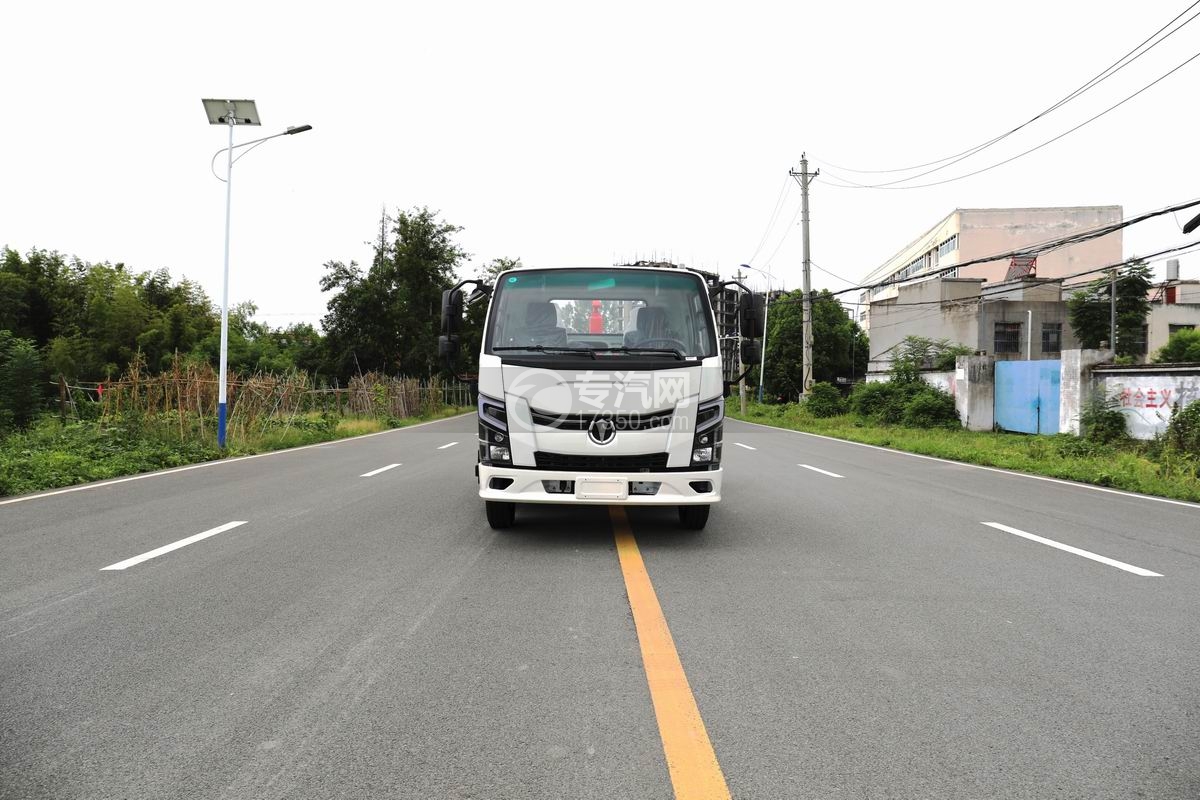 飞碟奥驰EV2纯电动勾臂垃圾车正面图