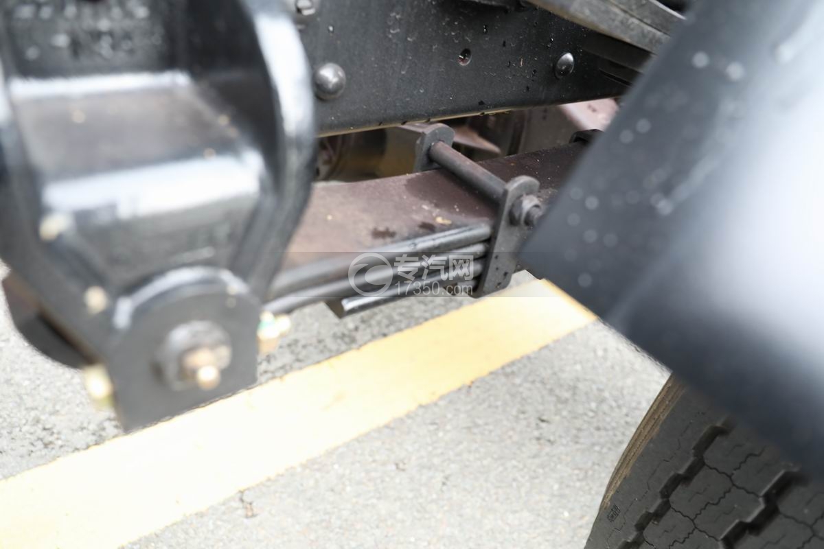 飞碟奥驰EV2纯电动勾臂垃圾车弹簧钢板