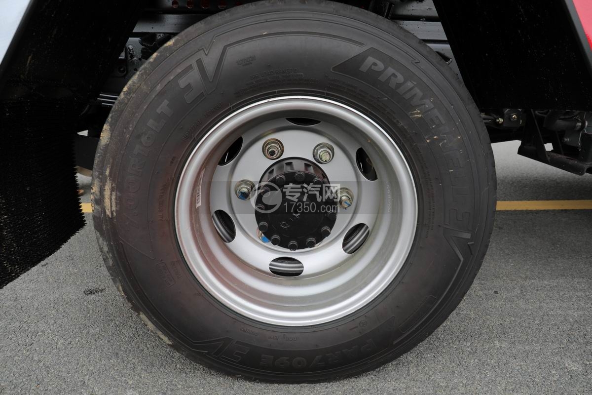 飞碟奥驰EV2纯电动勾臂垃圾车轮胎