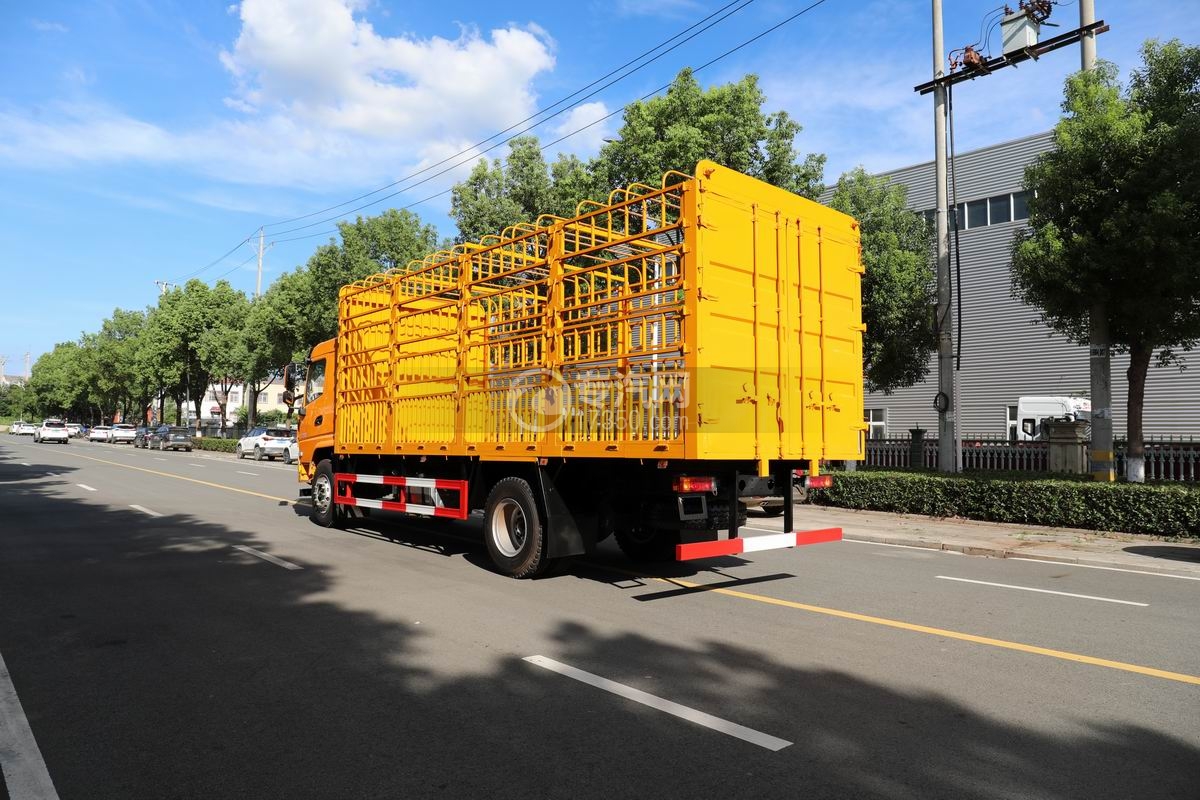 陜汽德御X6三軸畜禽運輸車側后方圖