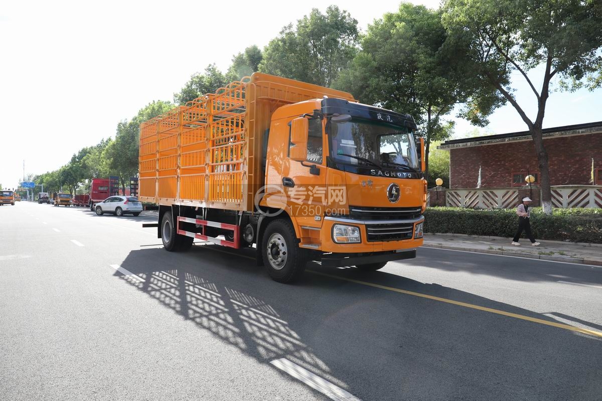陜汽德御X6三軸畜禽運輸車右前45度圖