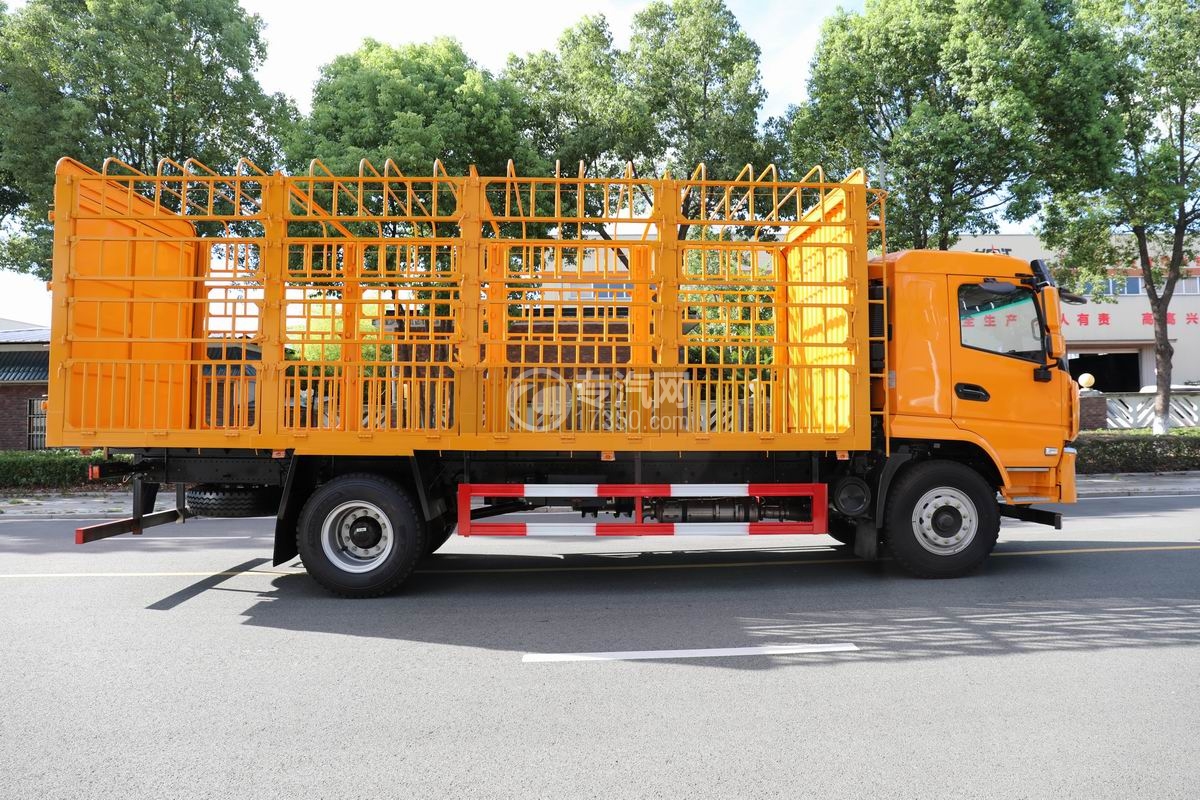 陜汽德御X6三軸畜禽運輸車側面圖