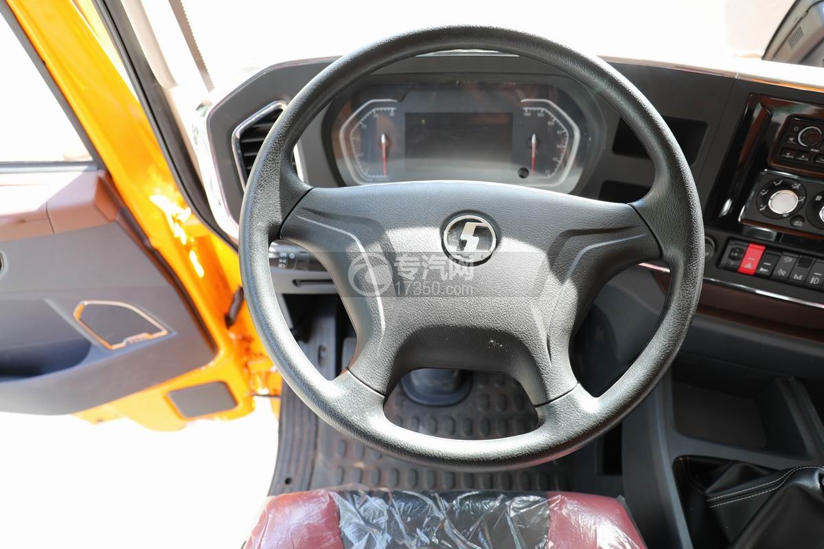 陜汽德御X6三軸畜禽運輸車方向盤