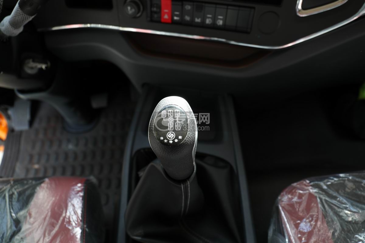 陜汽德御X6三軸畜禽運輸車變速檔桿