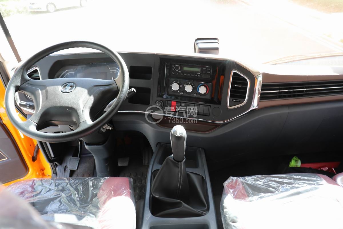 陜汽德御X6三軸畜禽運輸車駕駛室