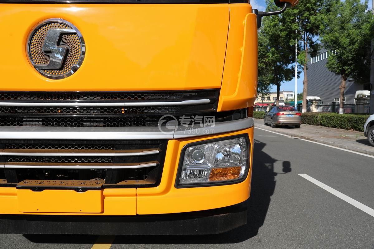 陜汽德御X6三軸畜禽運輸車前大燈