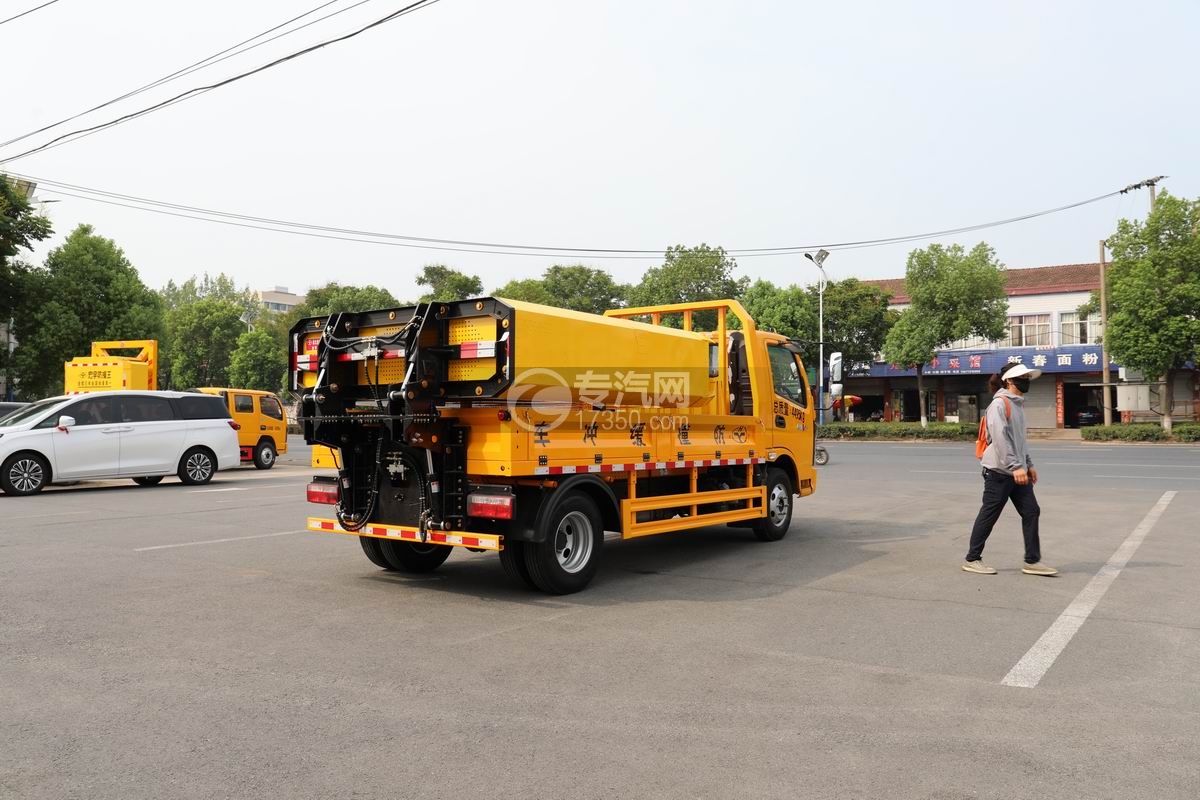 飛碟奧馳V2防撞緩沖車側(cè)后方圖