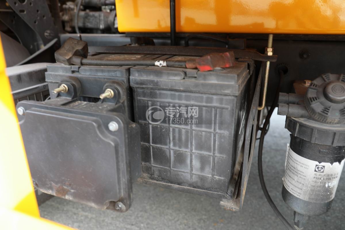 飛碟奧馳V2防撞緩沖車電瓶