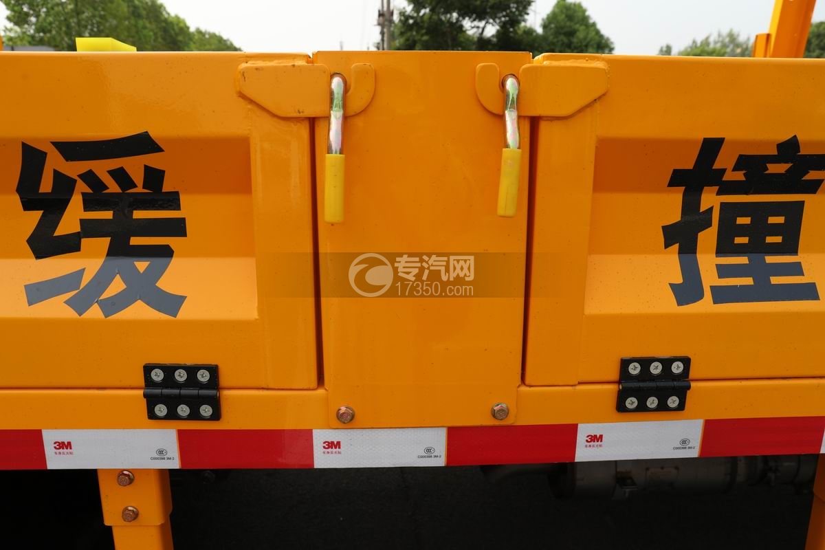 飛碟奧馳V2防撞緩沖車貨箱