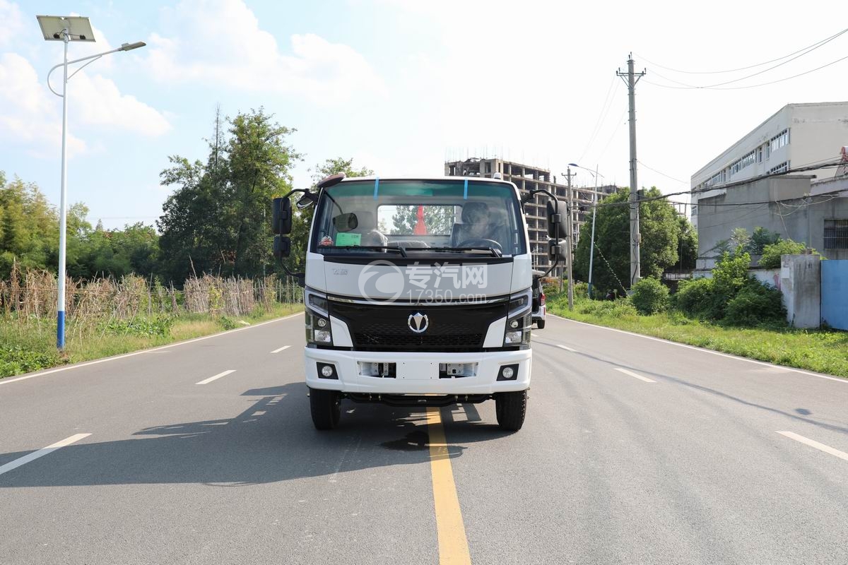飛碟奧馳V3重載版藍牌勾臂垃圾車正面圖