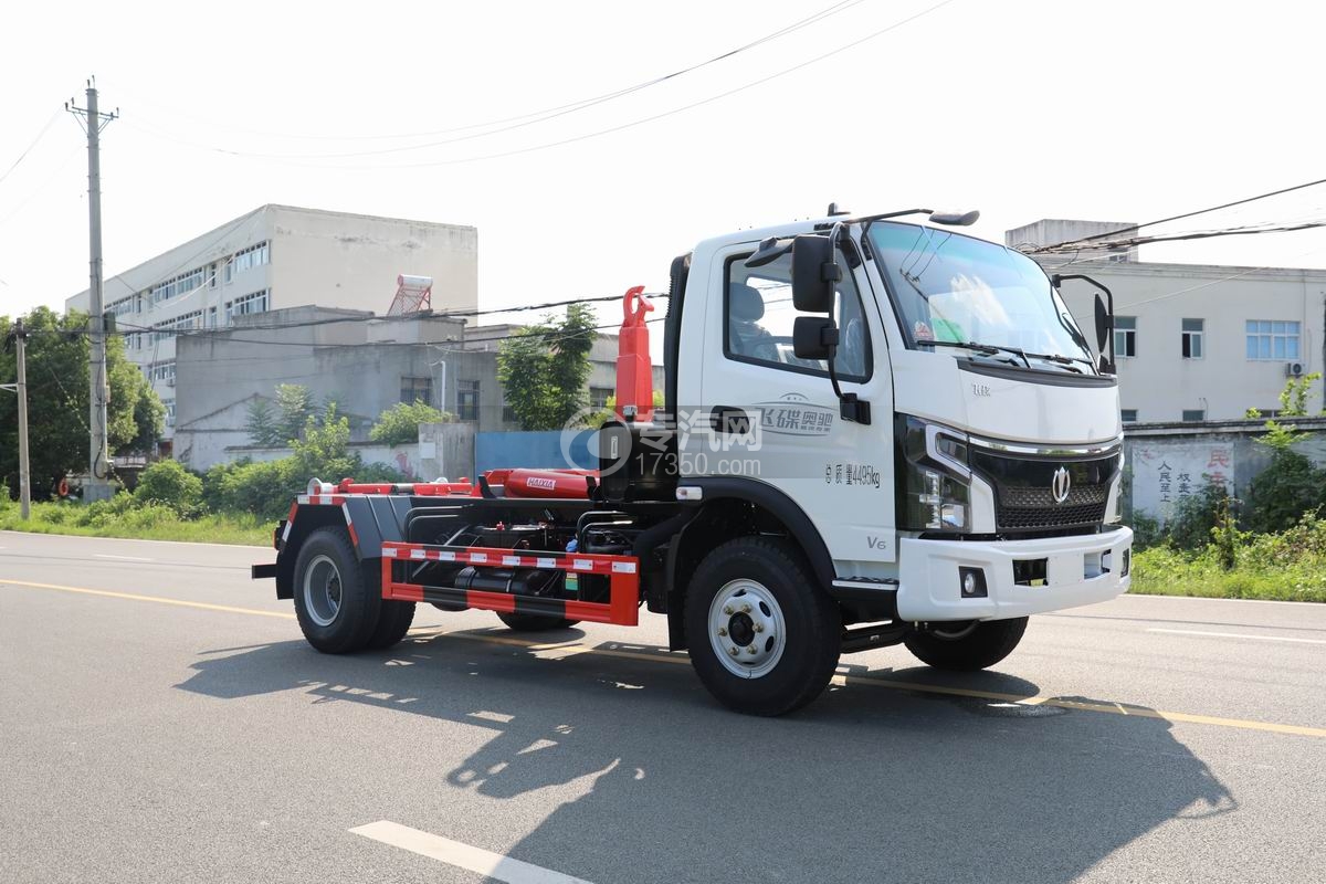 飛碟奧馳V3重載版藍牌勾臂垃圾車右前45度圖