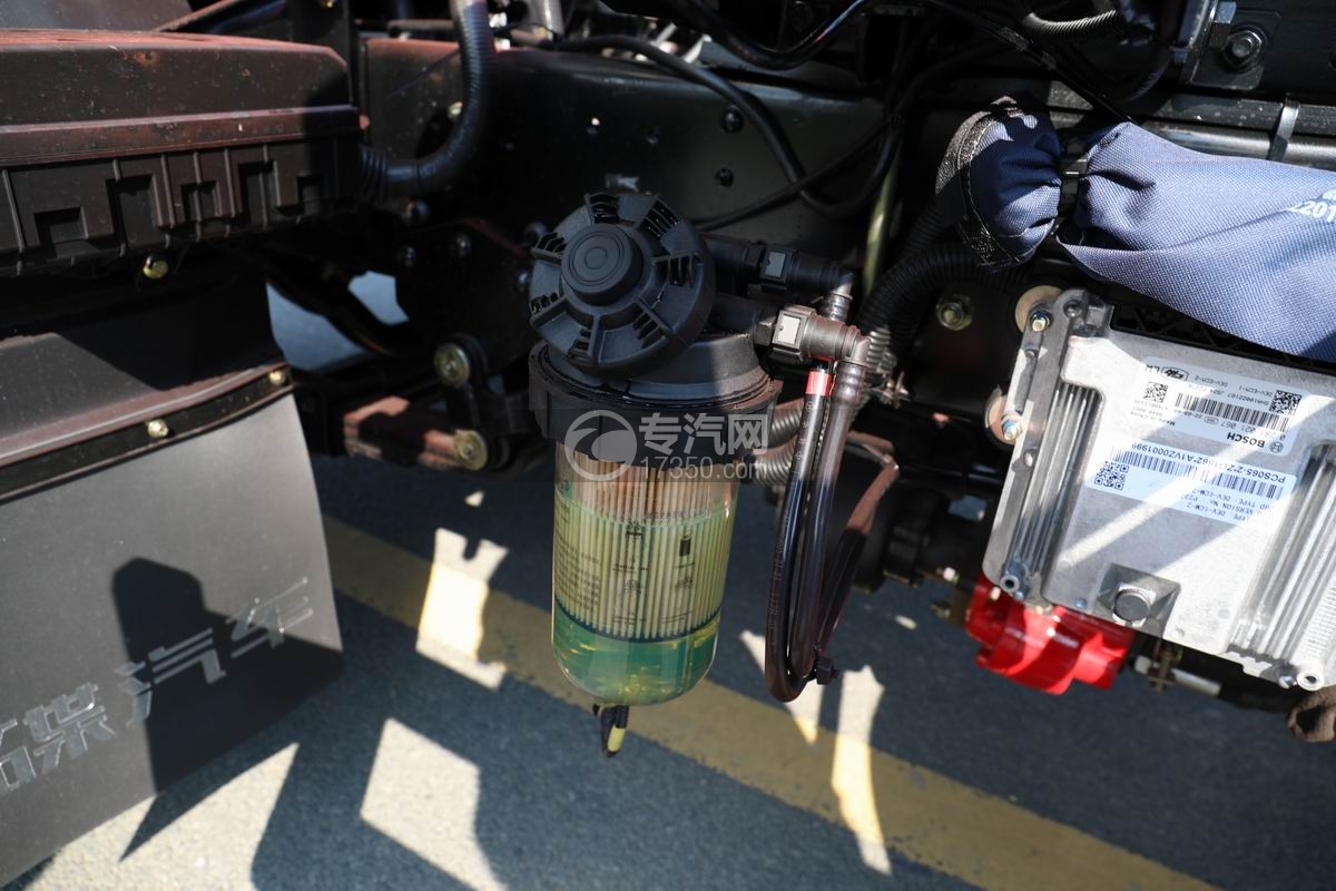 飛碟奧馳V3重載版藍牌勾臂垃圾車柴油濾芯