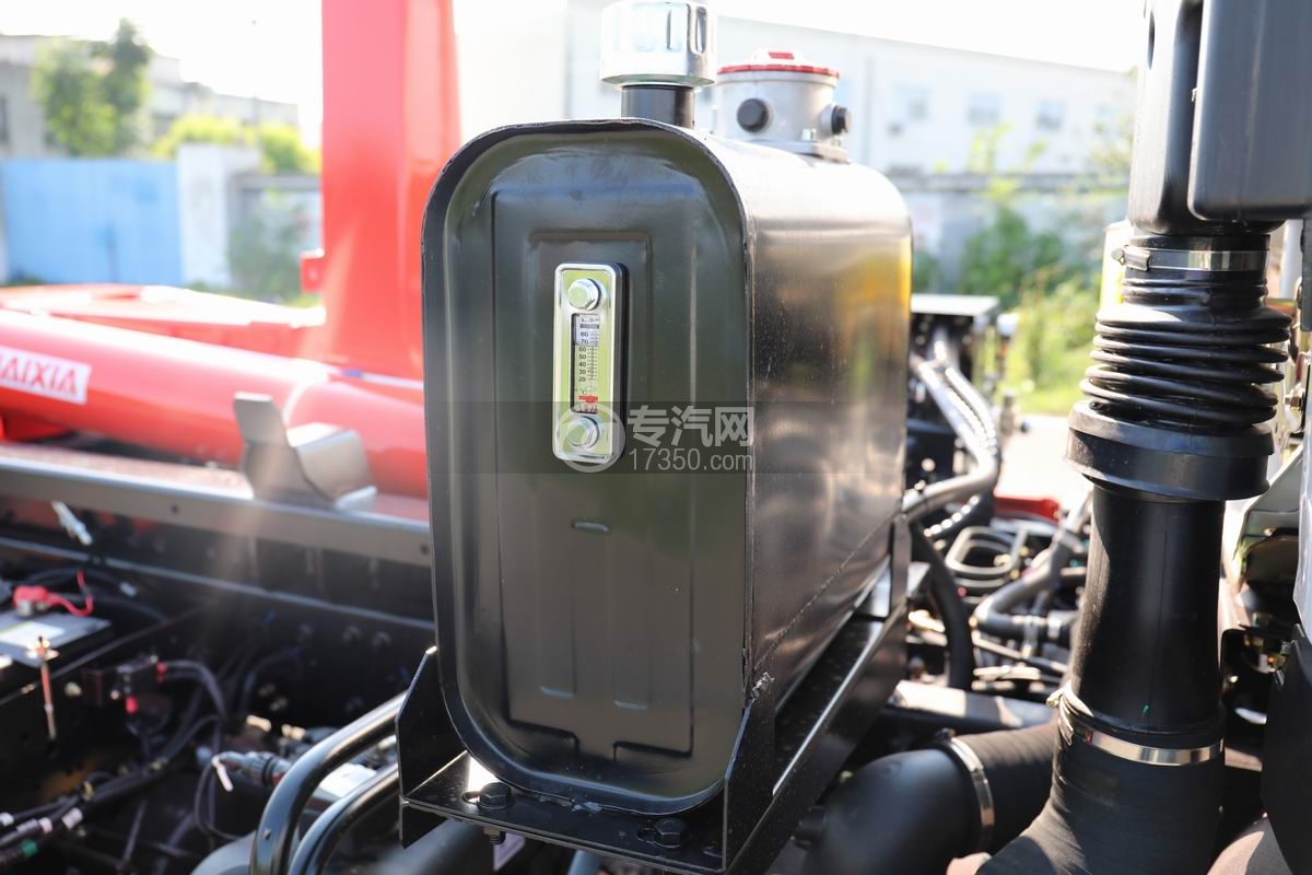 飛碟奧馳V3重載版藍牌勾臂垃圾車勾臂液壓油箱