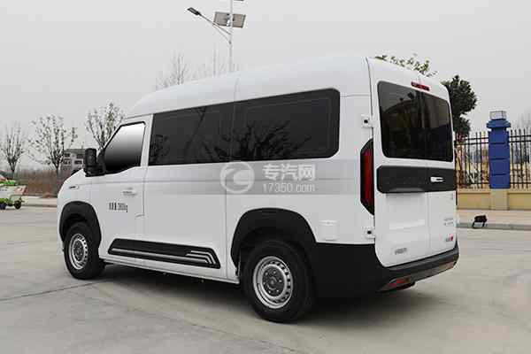 中國重汽先鋒官V宿營車側(cè)后方圖