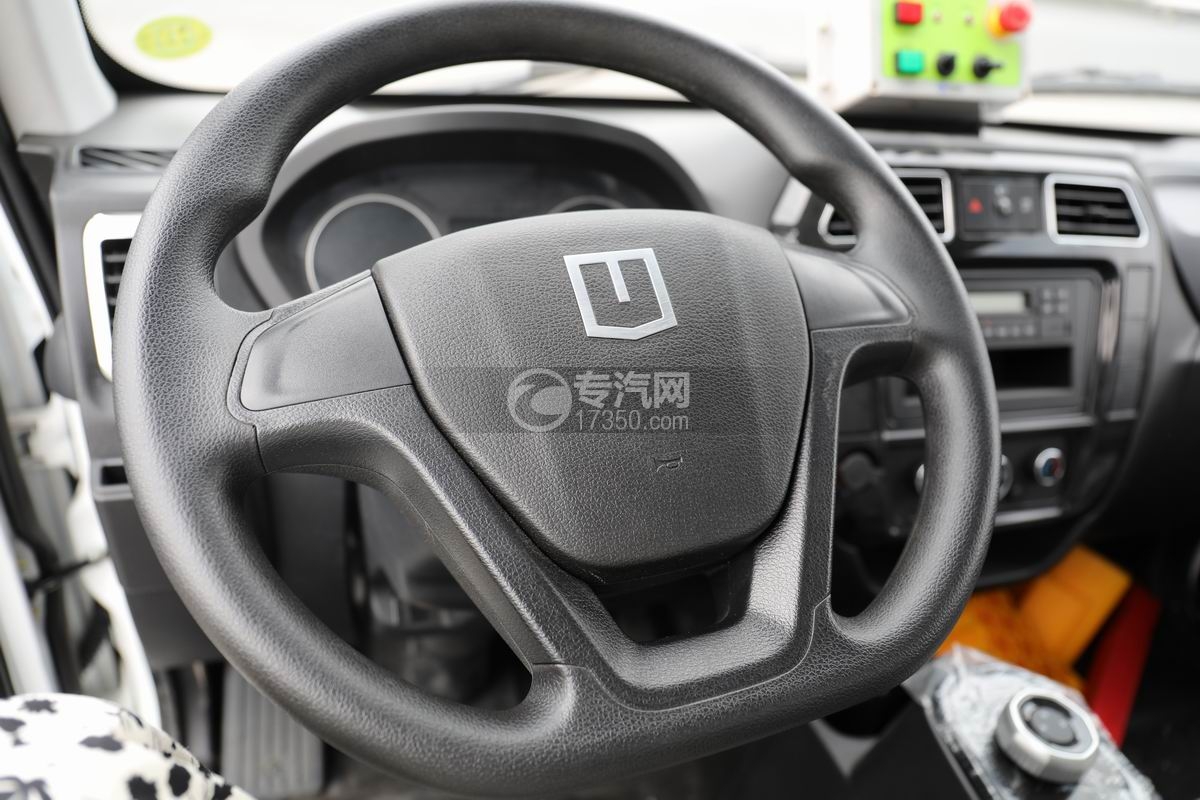 吉利遠程純電動自裝卸式垃圾車方向盤