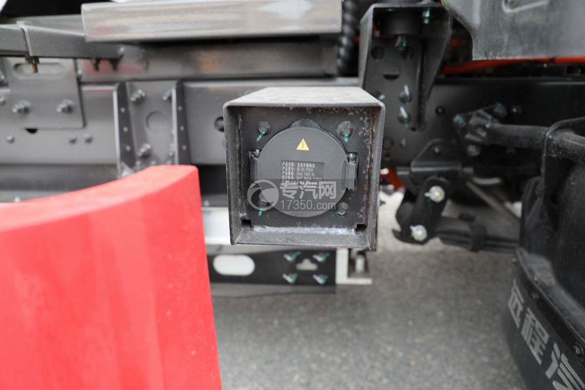 吉利遠程純電動自裝卸式垃圾車充電接口