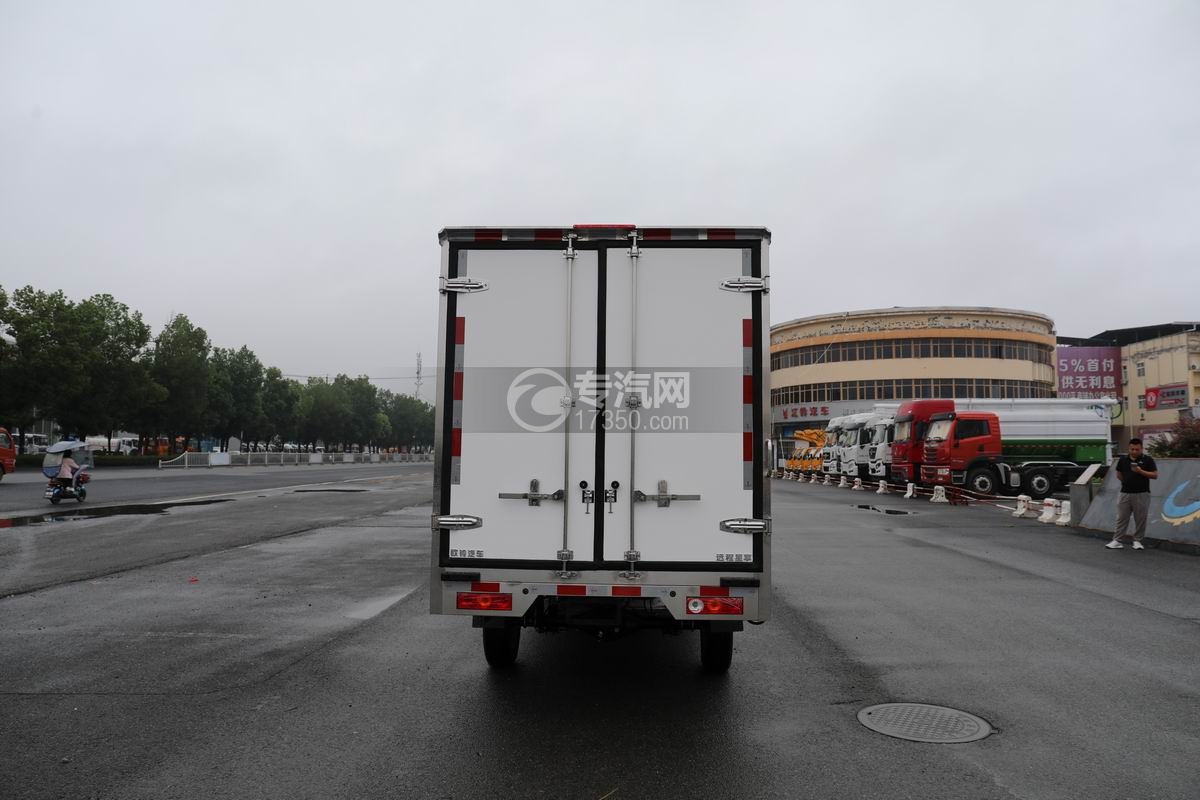 吉利F1E純電動(dòng)冷藏車(chē)正后方圖