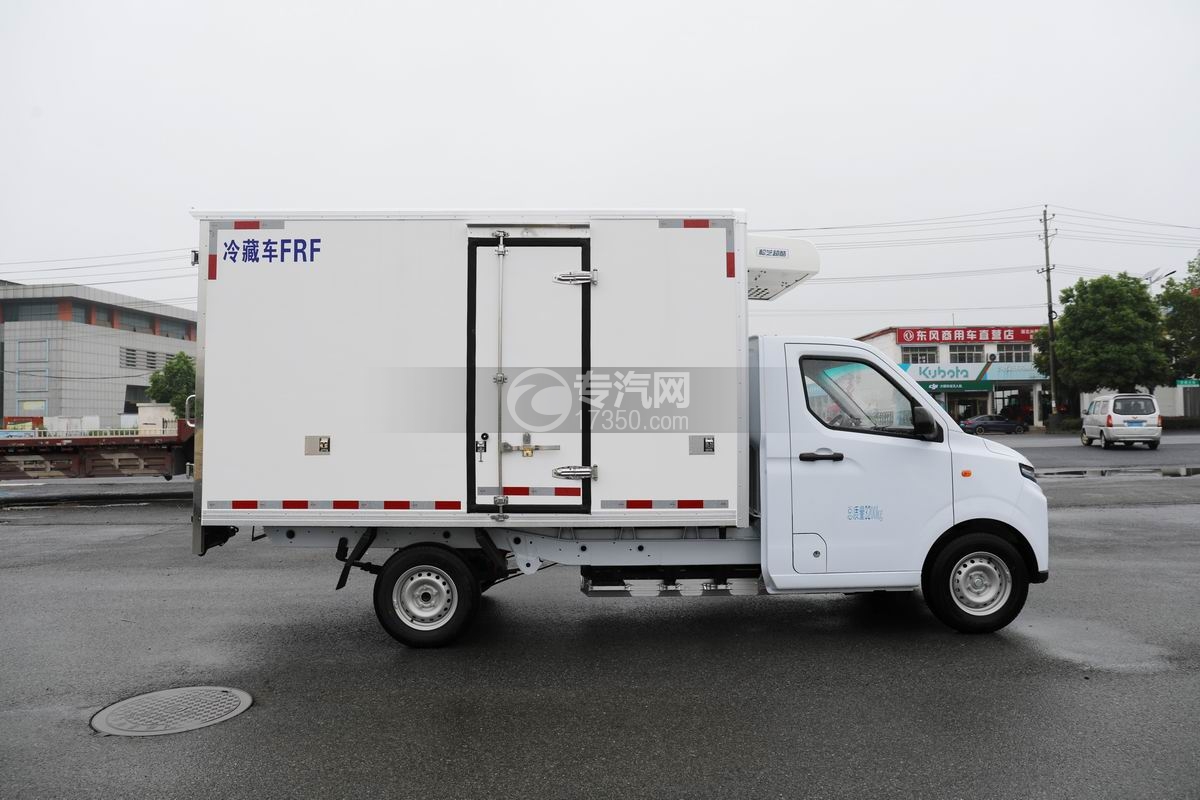 吉利F1E純電動(dòng)冷藏車(chē)側(cè)面圖