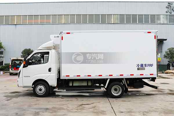 飛碟締途雙燃料冷藏車側后方圖