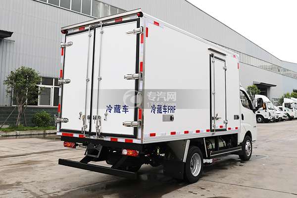 飛碟締途雙燃料冷藏車側面圖