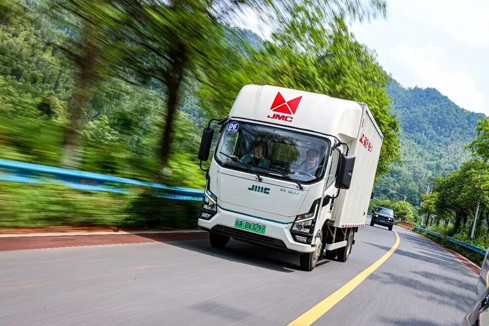 城配生意看周转，江铃E路达Max宽体大电量把续航和装载做得更从容