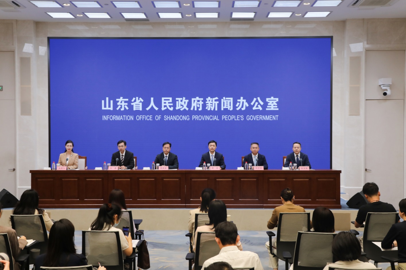 山东：8月电动重卡渗透率达57.3%！建成高速10对20座充电站