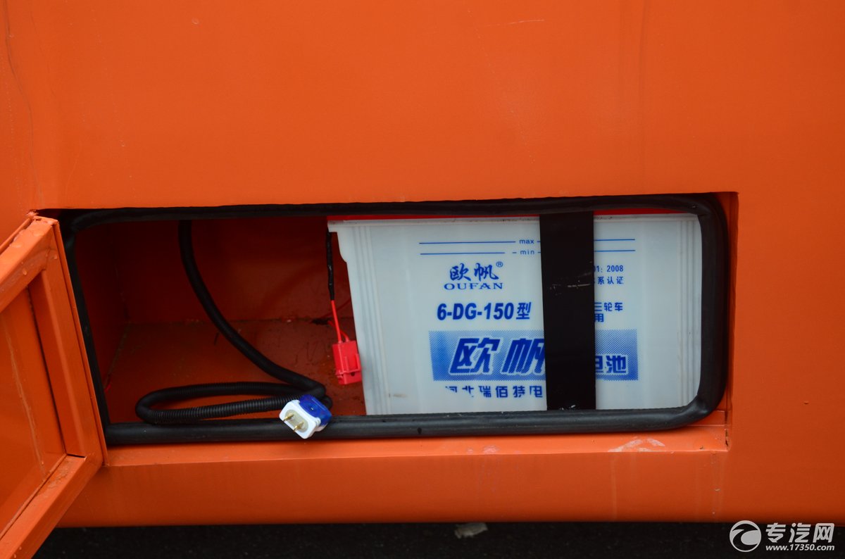 长安流动售货车蓄电池、外接电源接口
