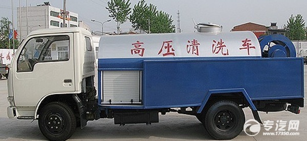 青岛重工研发的高压清洗车已完成并交与用户