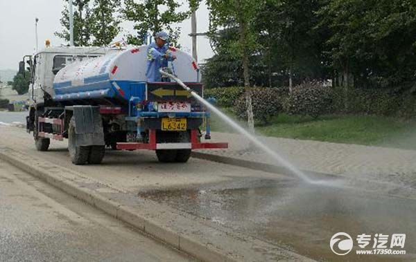 麦积城区道路洒水保湿工作取得明显成效
