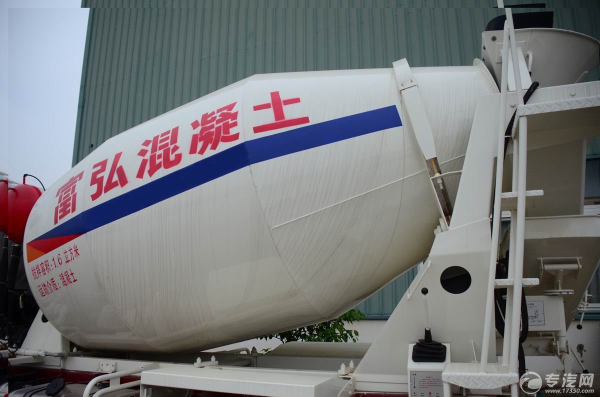 重汽王牌混凝土搅拌车罐体2