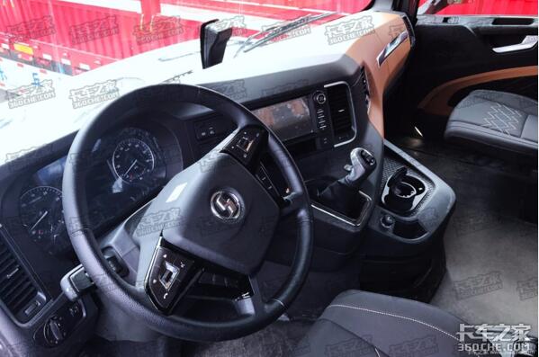 x6000内饰全球曝光驾驶室地板纯平