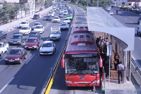 在伊朗,红光熠熠的金龙brt,已成为当地民众的公共出行首选