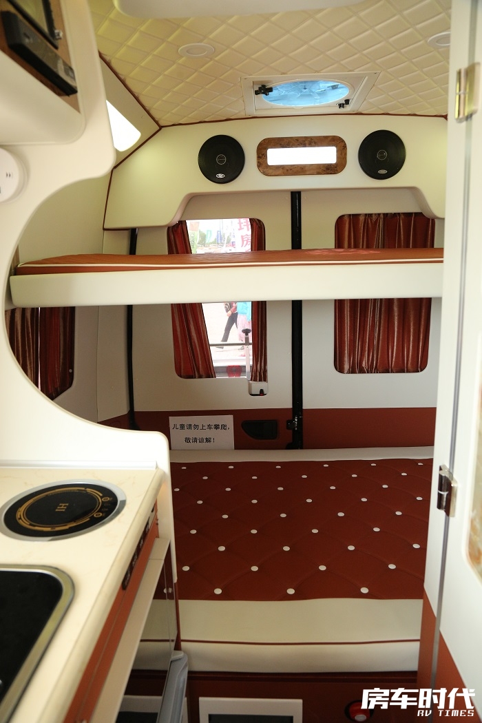 五乘四卧 2.5t柴油动力 吉姆西大通b型房车来袭