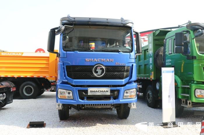 新闻中心 行业动态德龙l3000标载版单桥载货车             展车