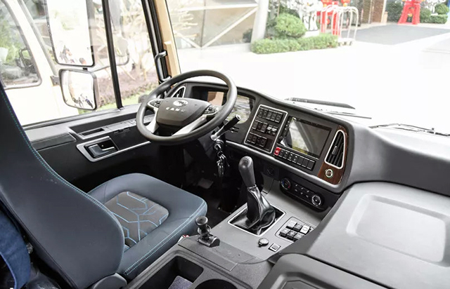 带您看华菱重卡新内饰搅拌车