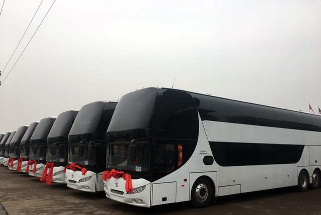 青年交付新春出口第一单 十二辆双层豪华大巴即将奔赴南美智利