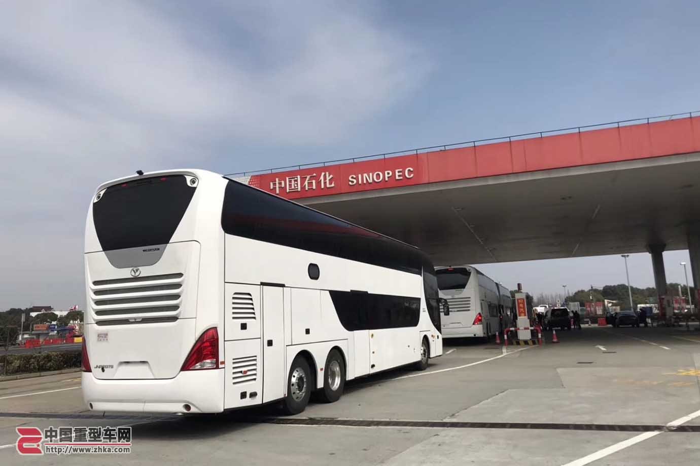 13米7双层大巴仍在国产 g60枫泾服务区偶遇出口智利青年6137s客车