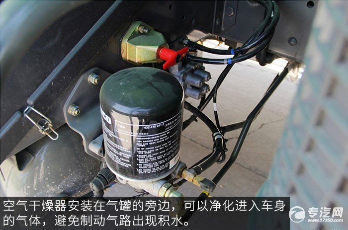 货车干燥器排气阀漏气图片