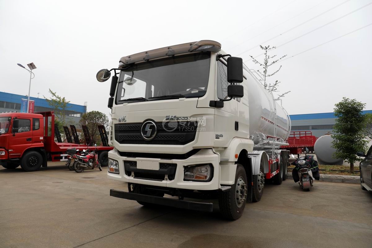 陕汽德龙新M3000前四后八粉粒物料运输车