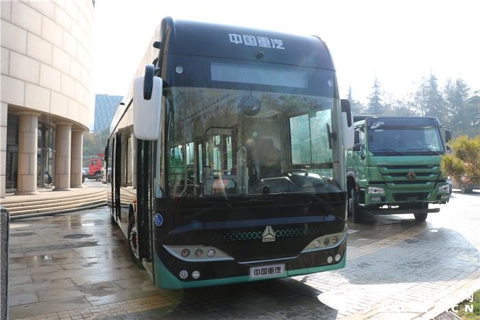 中国重汽氢燃料客车
