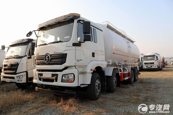 陕汽德龙新M3000前四后八国六粉粒物料运输车