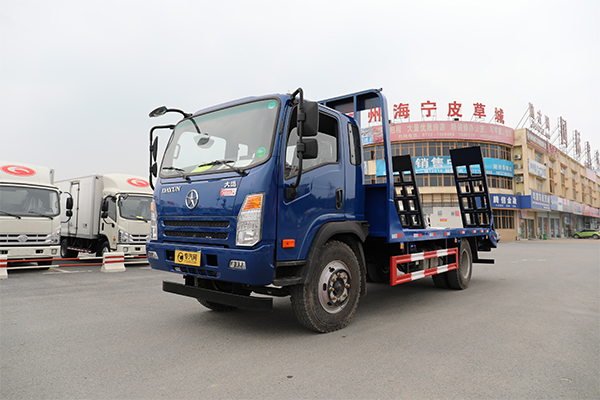 载重王大运4.4米轴距平板运输车
