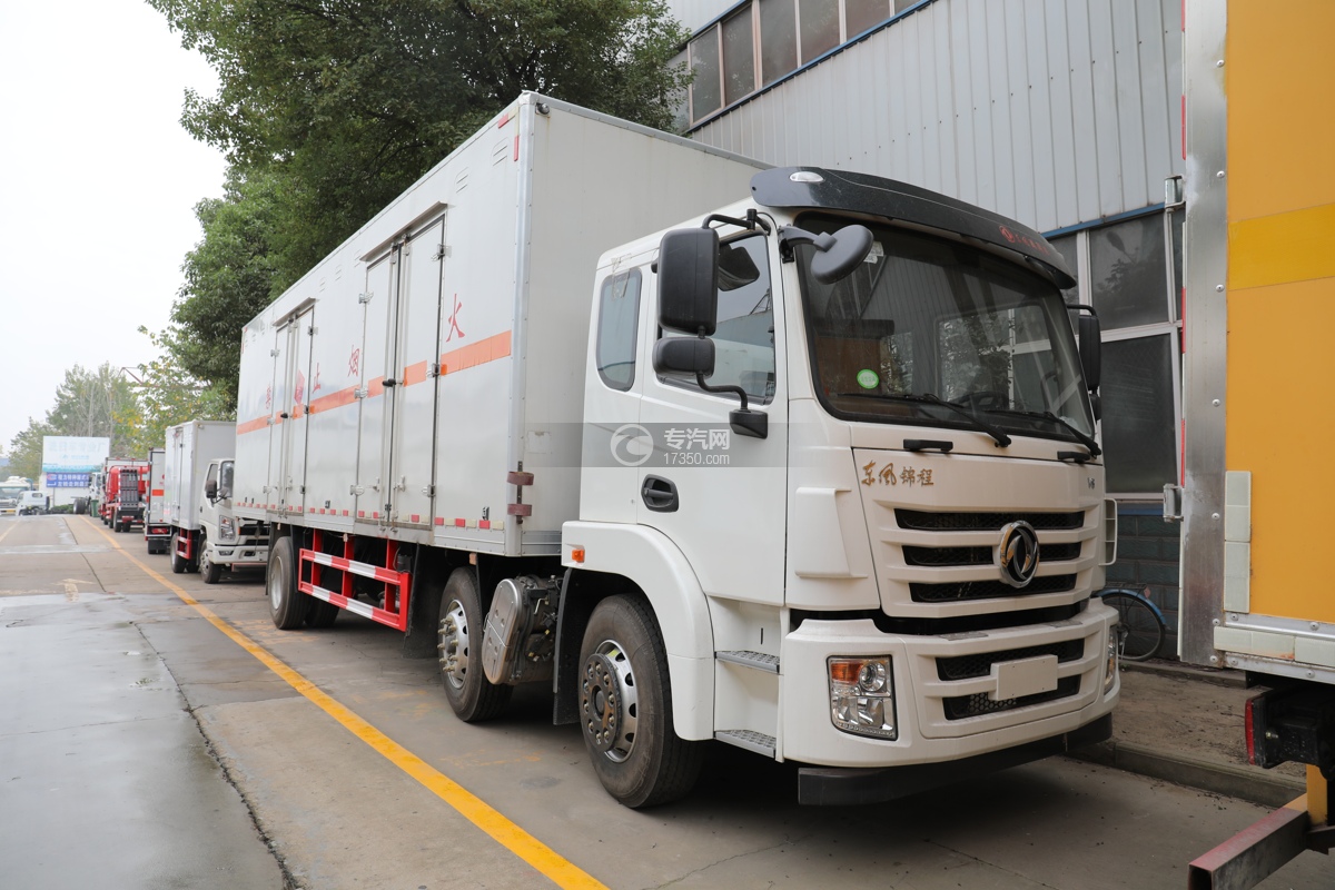 东风锦程V6小三轴国六易燃液体厢式运输车