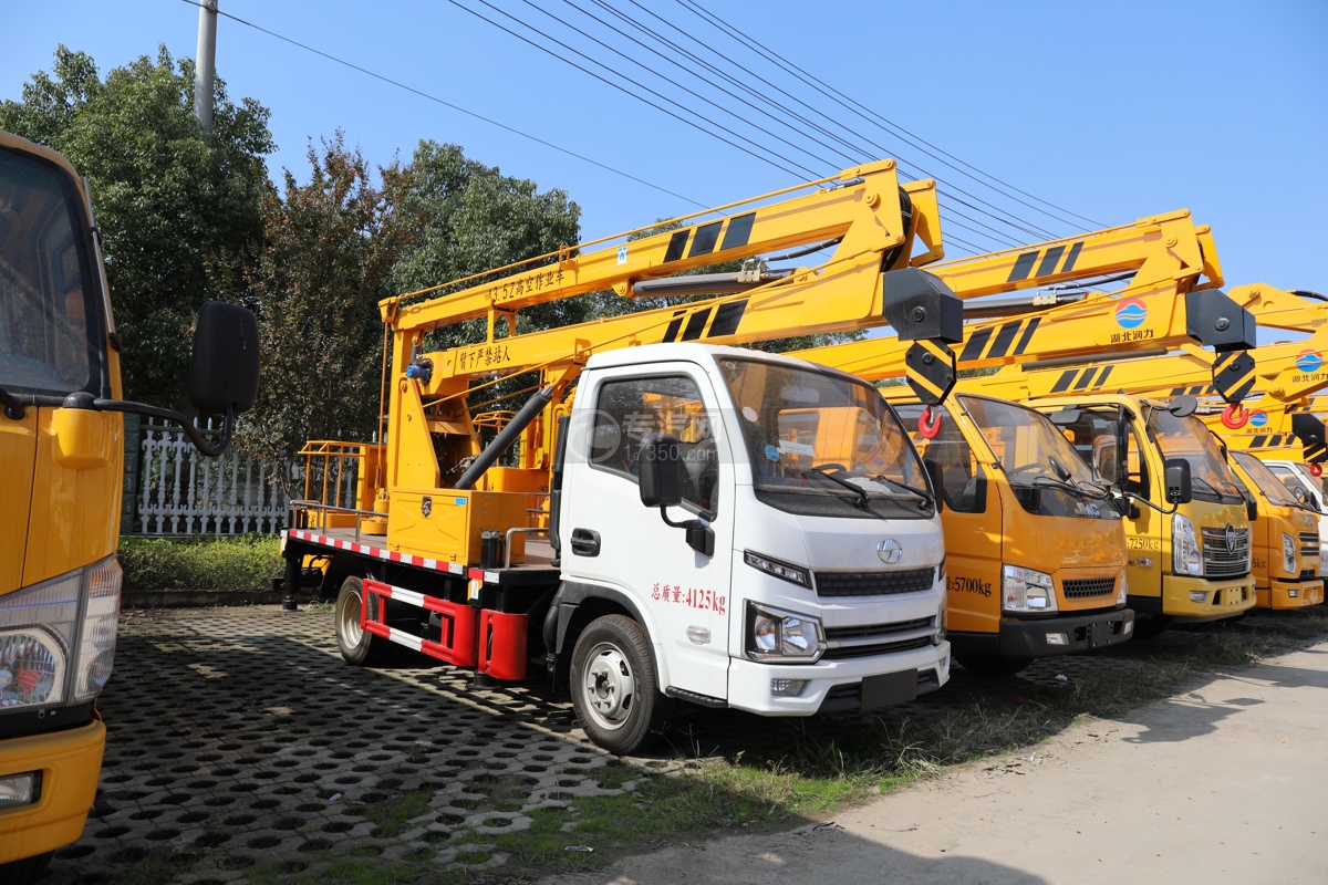 跃进福运S80国六13.5米折叠臂式高空作业车