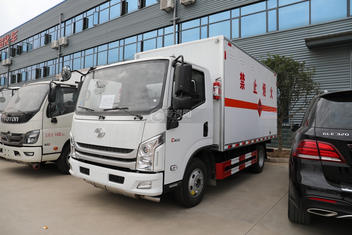 跃进超运C500国六4.1米易燃液体厢式运输车