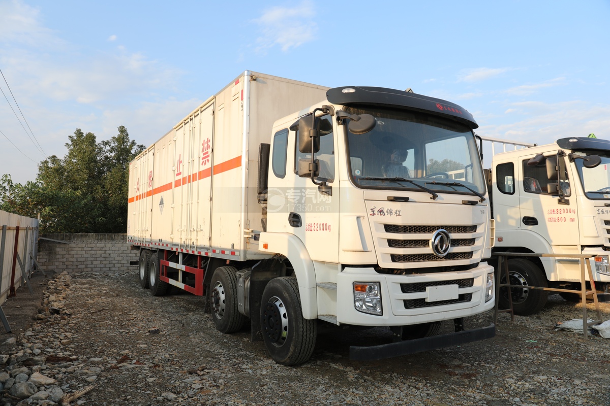 东风锦程V6前四后八国六9.5米杂项危险物品厢式运输车