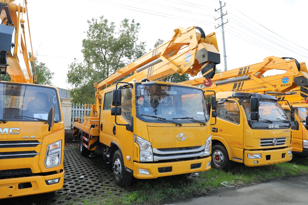 跃进C300双排国六18.5米折叠臂式高空作业车